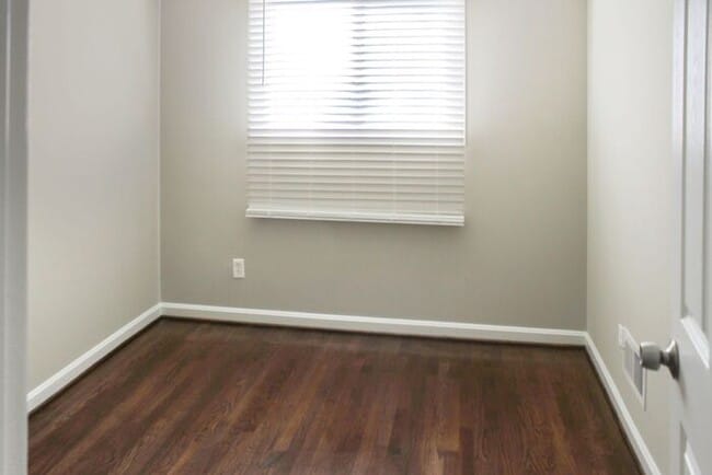 Building Photo - Charming Corner Lot Brick Home With 3-Bedr...