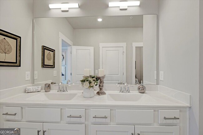 Building Photo - 2030 Main St NW