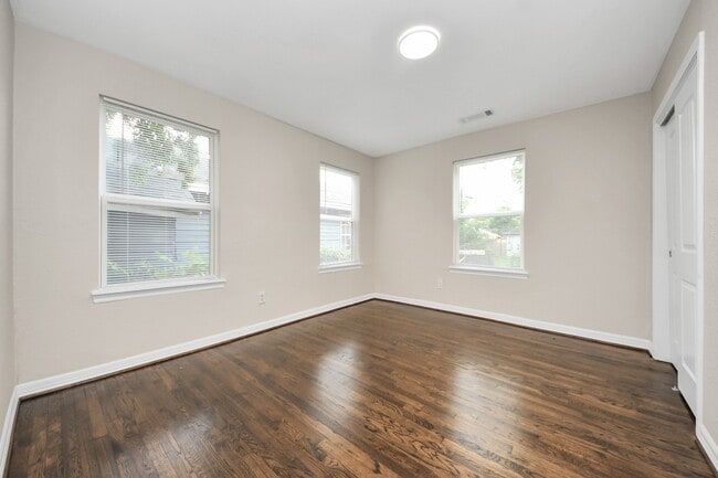 Building Photo - 608 Thomas Ave