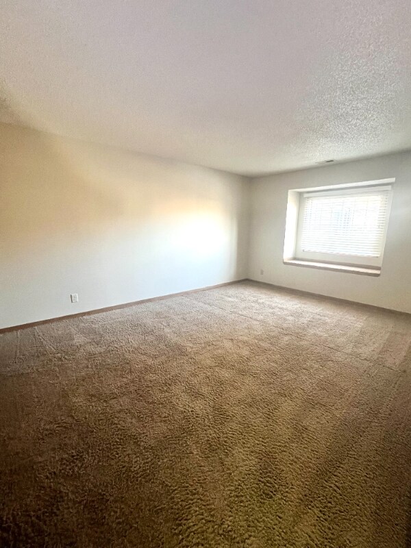 Building Photo - 5120 Emerald Dr