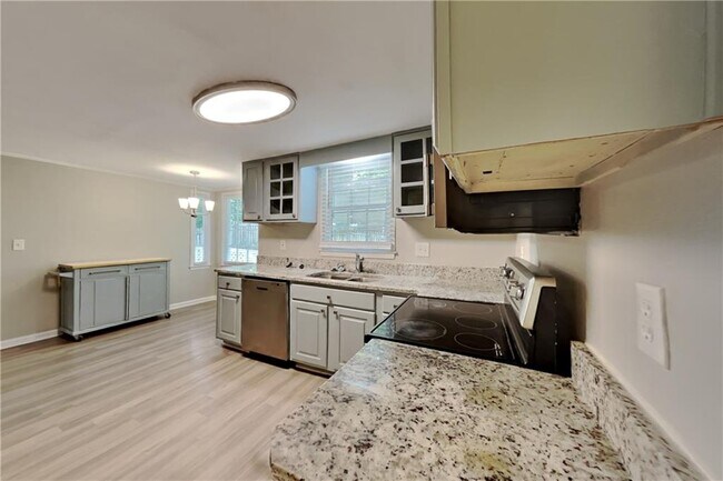 Building Photo - 2358 Marneil Dr NE