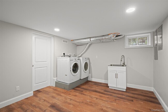 Building Photo - 790 Hardscrabble Rd