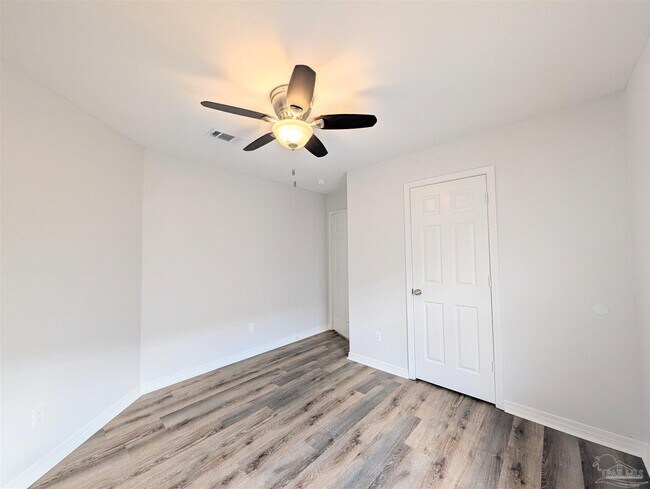 Building Photo - 28 Easton St