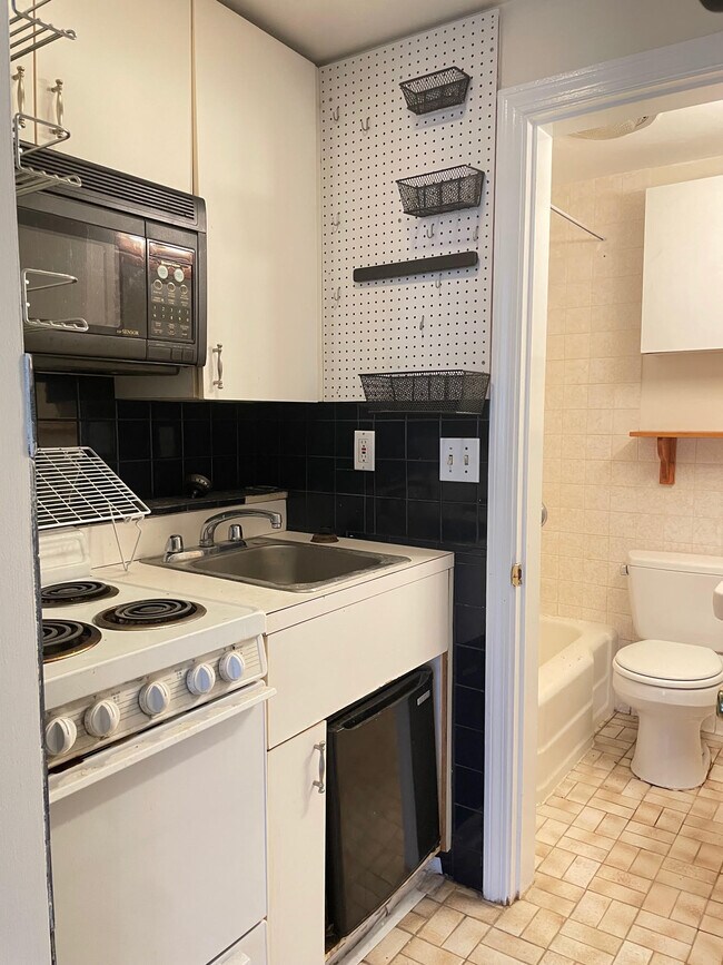 Building Photo - 228 Beacon St