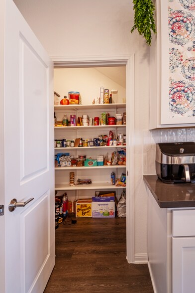 Building Photo - 1614 Iberville Dr