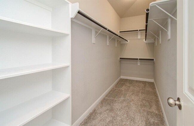 Building Photo - 2442 Wembley Way