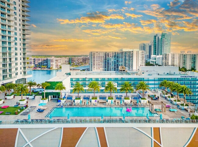 Building Photo - 4010 S Ocean Dr