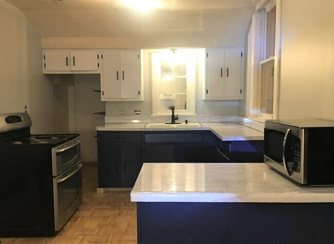 Building Photo - 6550 W Ebinger Dr