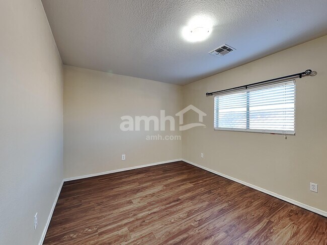 Building Photo - 2205 E 35th Ave