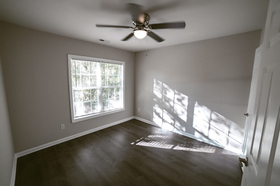 Building Photo - Room in Duplex on Lee St