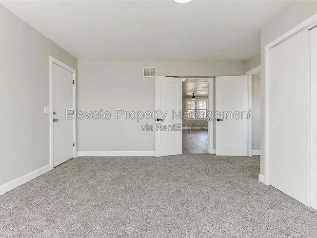 Building Photo - 835 W Eubanks St
