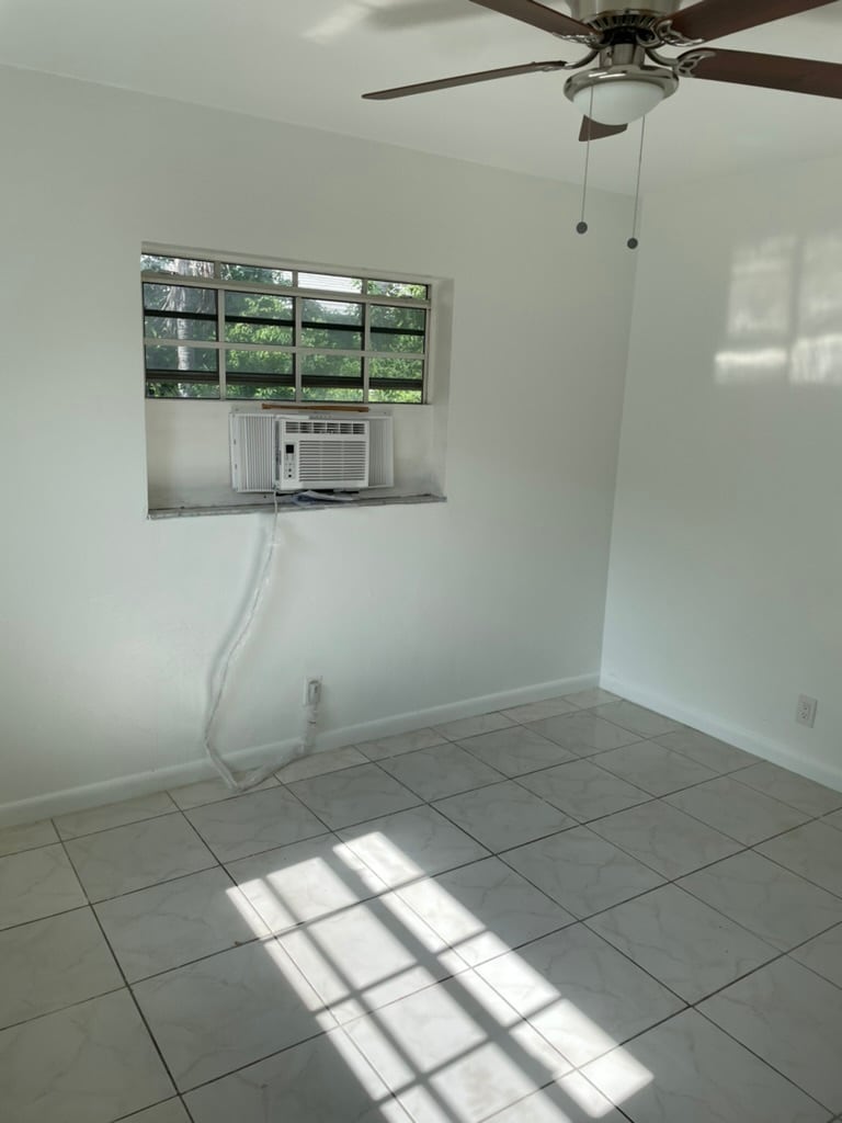 Room 2 - 1318 NW 4th Ave