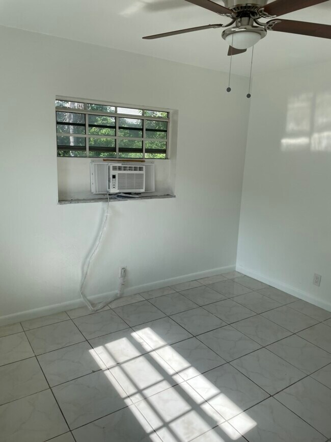 Room 2 - 1318 NW 4th Ave