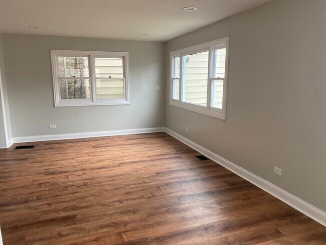Building Photo - 5530 N Mango Ave