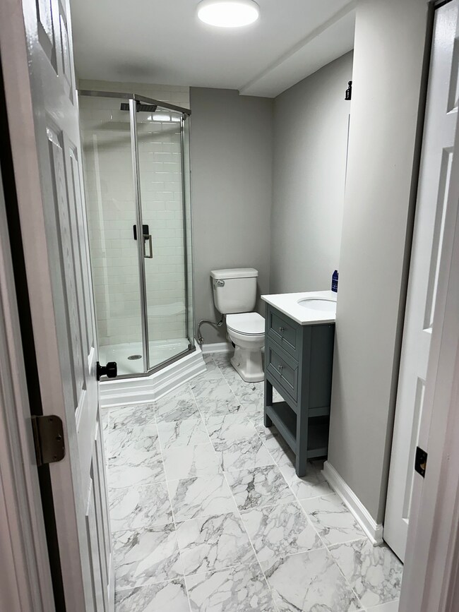 Building Photo - Updated 5 bedroom Kenosha home