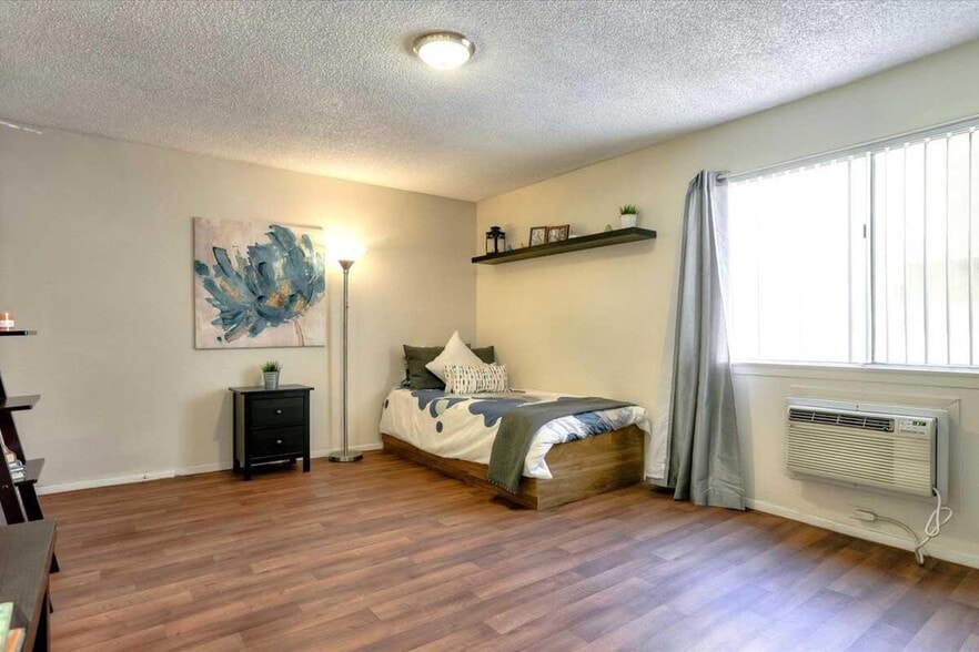 Building Photo - Quail Ridge