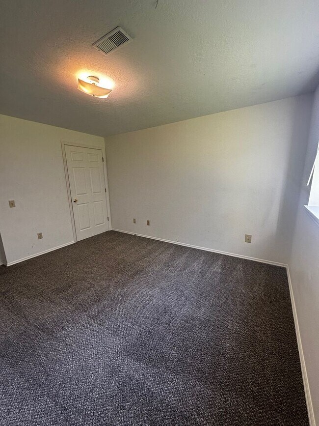 Building Photo - 43 N 25th Ave