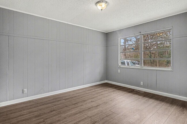 Building Photo - 1147 Oakley Dr