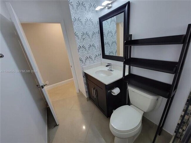 Building Photo - 928 Falling Water Rd