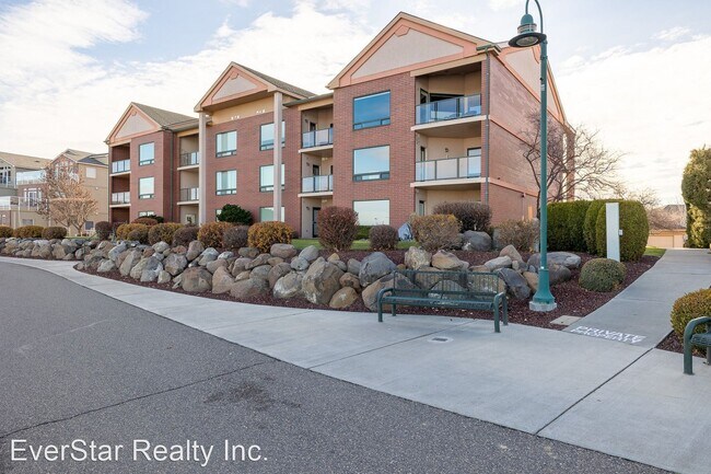 Building Photo - 2 br, 2 bath House - 300 Col Pt Dr C-201