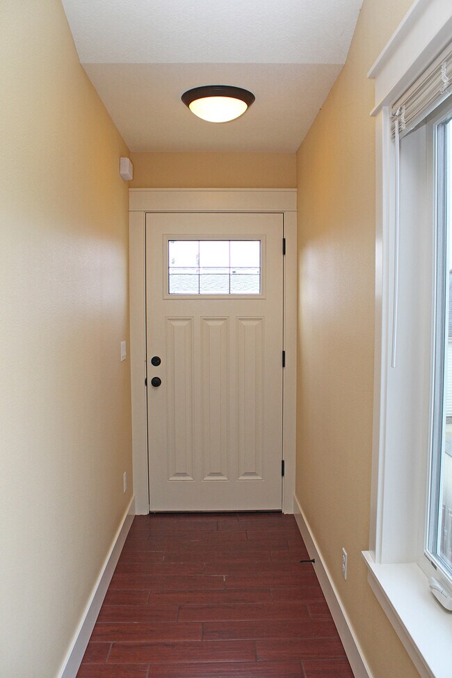 Building Photo - 3901 SE 49th Ave