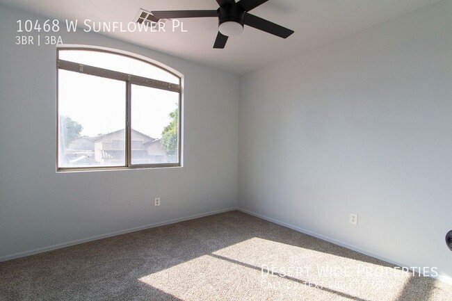 Building Photo - Amazing remodeled 3 bedroom, 2.5 bath hous...