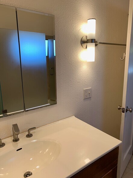 Bathroom, 2nd floor - 1635 Derby St