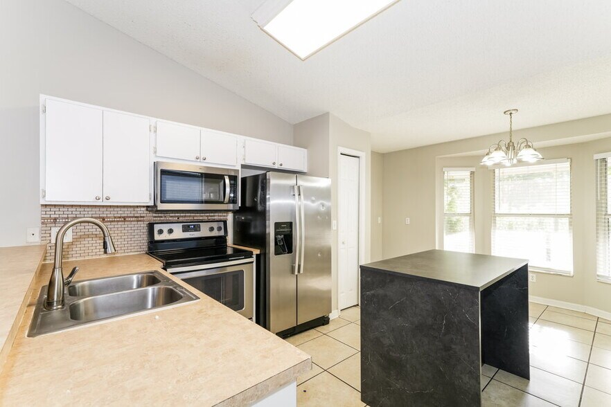 Building Photo - 4313 Longshore Dr