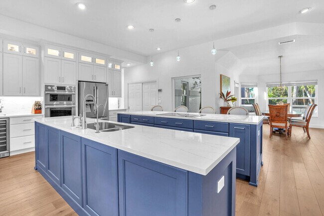 Building Photo - 8951 SE Marina Bay Dr