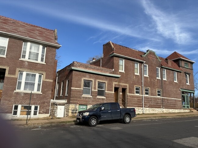 Building Photo - 3557 California Ave