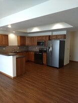 Building Photo - 815 W Benjamin Ave