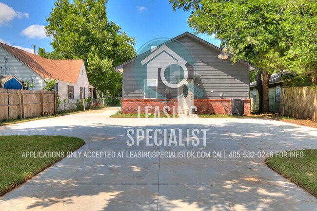 Building Photo - AMAZING NORMAN HOME AVAILABLE TO PRE-LEASE...