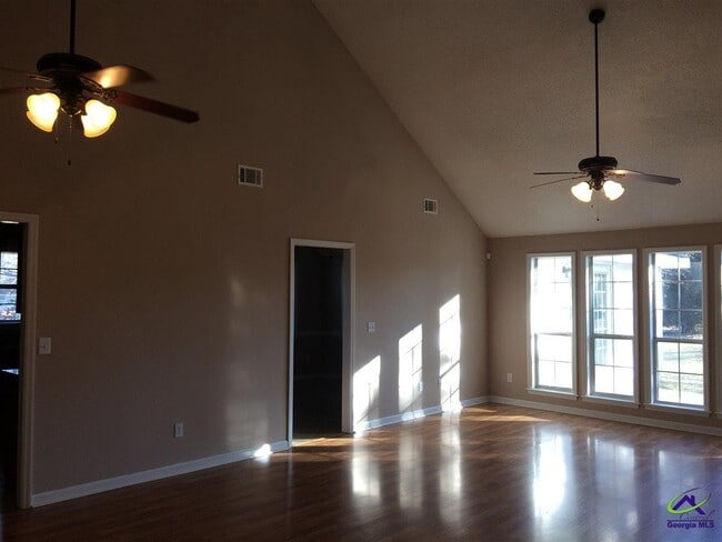 Building Photo - 138 Salem Dr