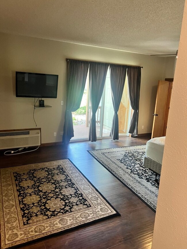 Building Photo - Pinon Condo with lock off bedroom