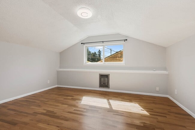 Building Photo - 517 Pecks Dr