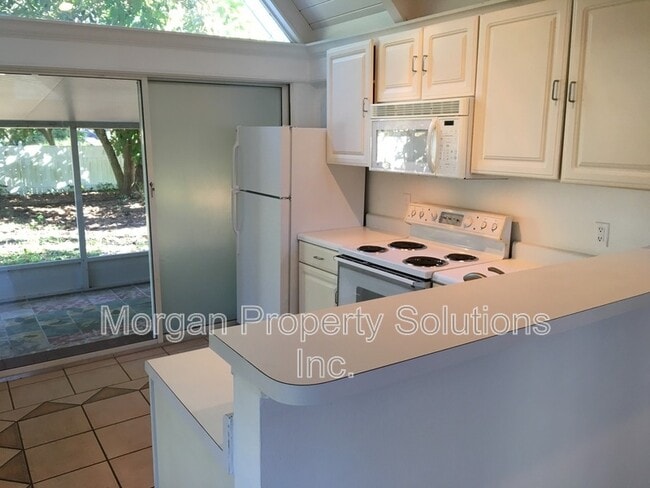Building Photo - 1223 Poinsettia Ave