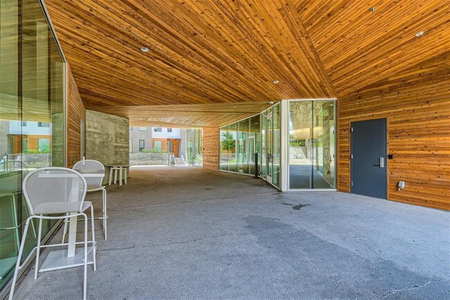 Building Photo - 900 S 1st St