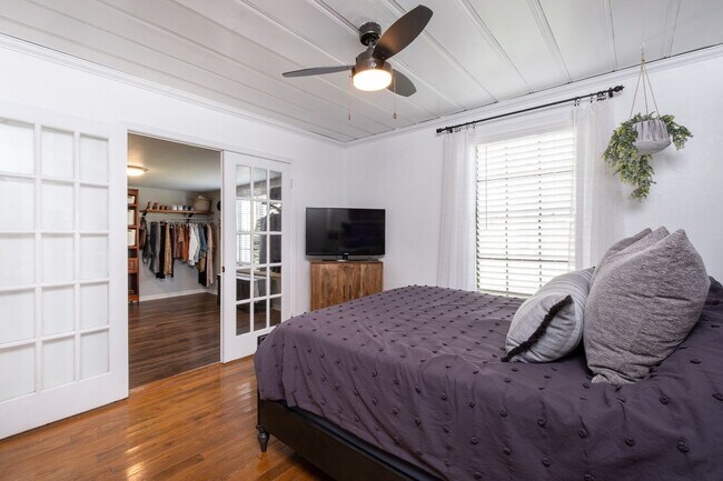 Building Photo - Updated 3-Bedroom Home with Fully Equipped Kitchen & Washer/Dryer in Great Neighborhood!