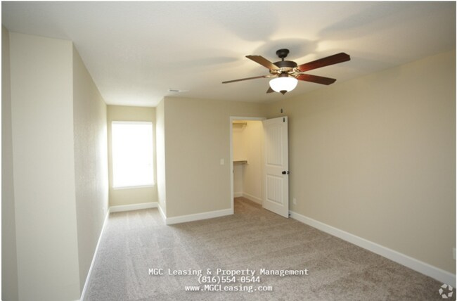 Building Photo - Eagle Creek Townhome with a bedroom on the 1st Floor in Lee's Summit!