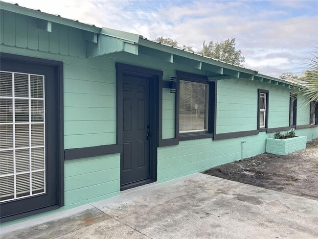 Building Photo - 1405 SE 4th Ave