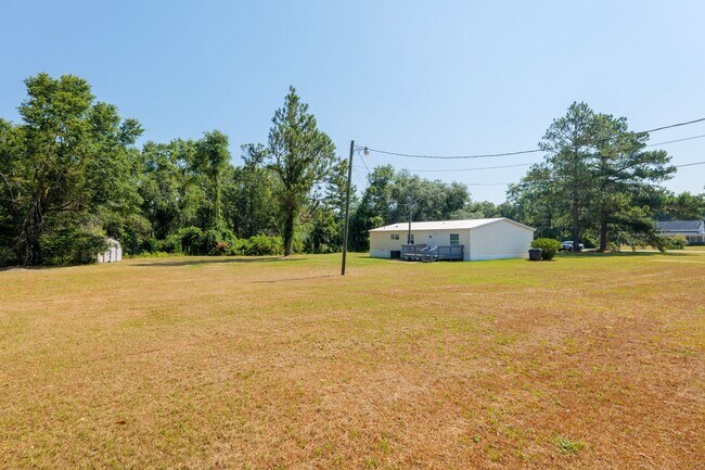 Building Photo - 113 Davis Rd E