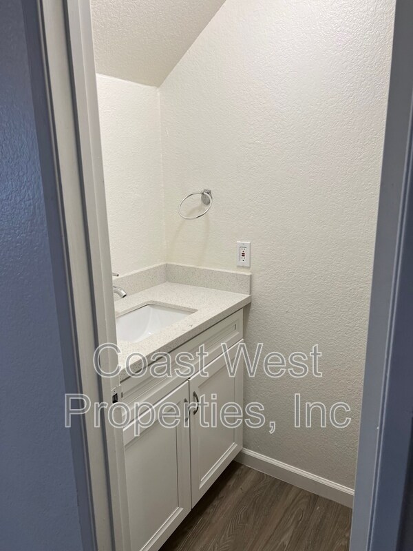 Building Photo - 1176 Cypress Ave