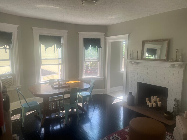 Building Photo - 39 Maplewood Ave