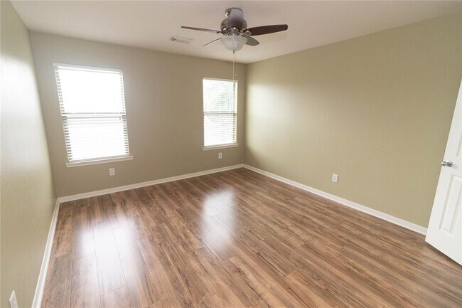 Building Photo - 21534 Pointed Oak Ln