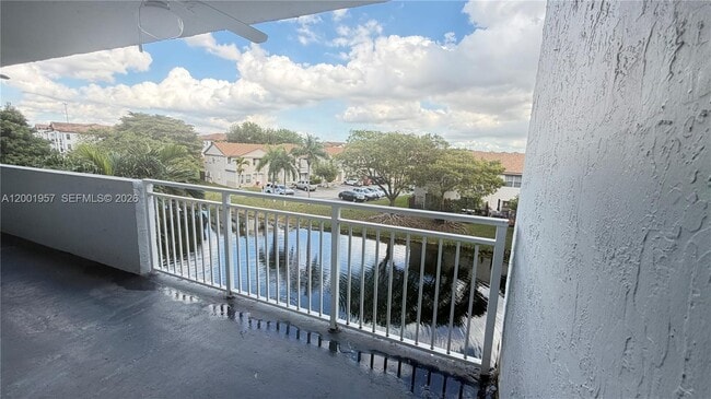 Building Photo - 9375 Fontainebleau Blvd