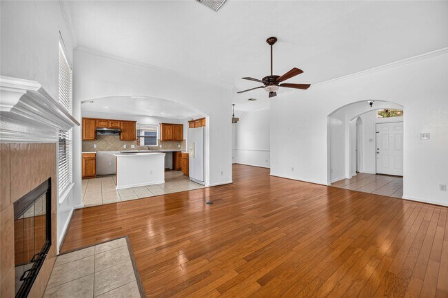 Building Photo - 12807 Canyon Echo Dr