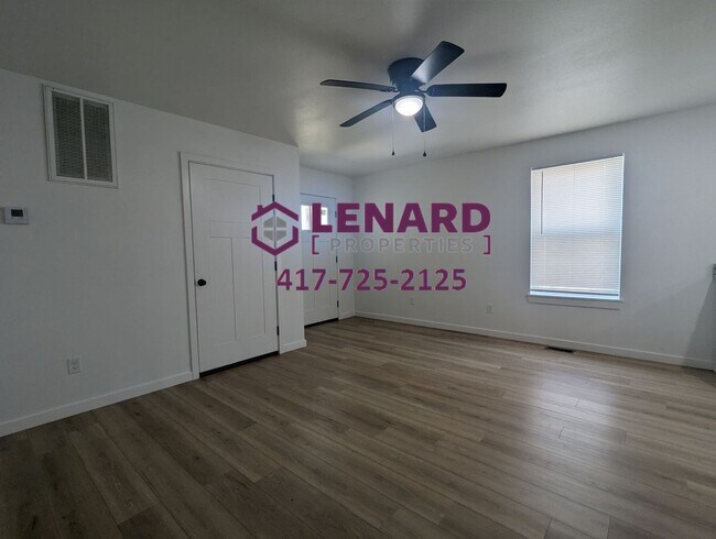 Building Photo - 2702 W Water St