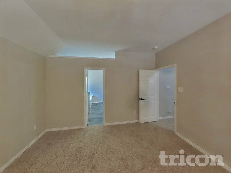 Building Photo - 8401 Manchester Dr