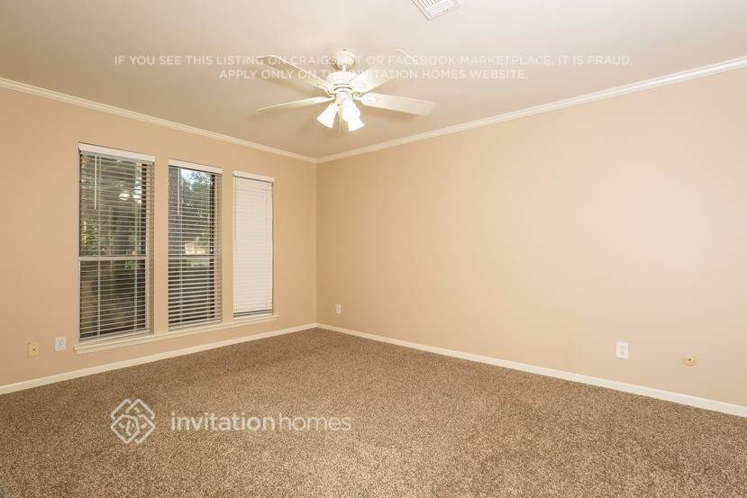 Building Photo - 12103 Silver Creek Dr