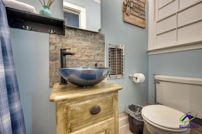 Building Photo - 422 Forrest Dr